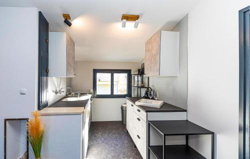 Okrug Gornji Apartment | Cozy Apartment In Okrug Gornji