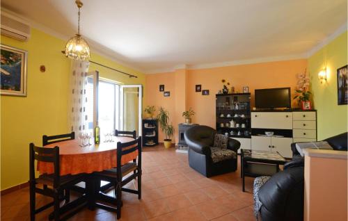 Kneza Apartment | Cozy Apartment In Racisce With Wifi