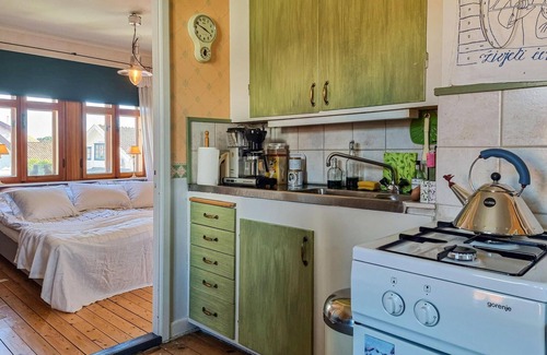 Skaerhamn Apartment | Cozy apartment in Skärhamn with WiFi