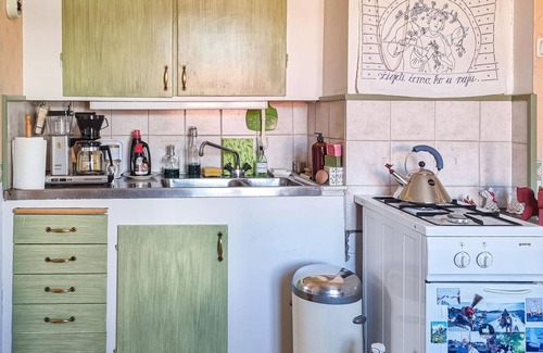 Skaerhamn Apartment | Cozy apartment in Skärhamn with WiFi