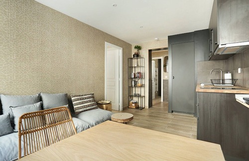 11th Arrondissement Apartment | Cozy Apartment in the Center of Paris 2 Bedrooms