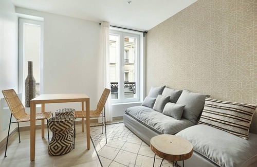 11th Arrondissement Apartment | Cozy Apartment in the Center of Paris 2 Bedrooms