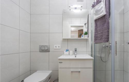 Vantacici Apartment | Cozy Apartment In Vantacici With Wifi