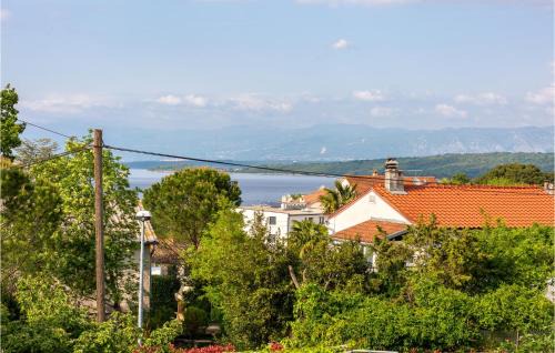 Vantacici Apartment | Cozy Apartment In Vantacici With Wifi