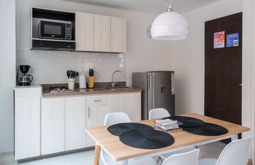 Financial District Apartment | Cozy Apartment in Zona G with Laundry Facilities
