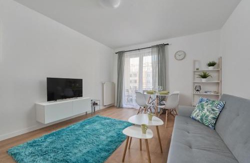 Krzyki Apartment | Cozy Apartment Klimasa with Balcony in Wrocław by Noclegi Renters