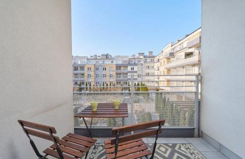 Krzyki Apartment | Cozy Apartment Klimasa with Balcony in Wrocław by Noclegi Renters