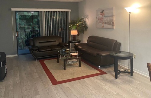 Tropic House | Cozy Apartment Located in Prime Location