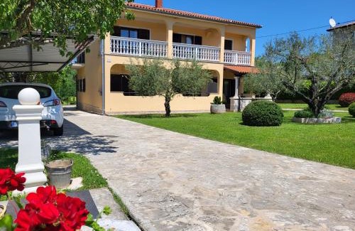 Flengi Apartment | Cozy Apartment Mandula