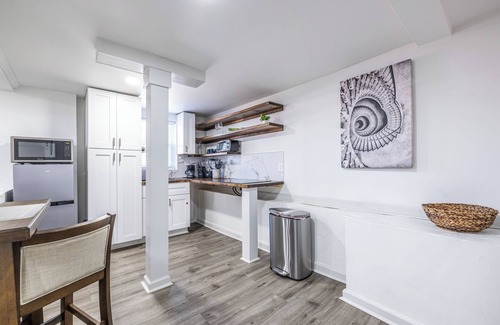 Forest Park Apartment | Cozy Apartment, Mins to Airport