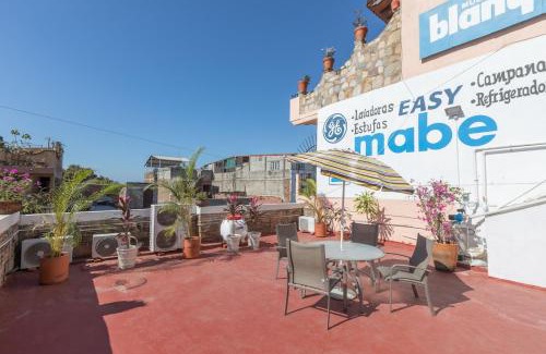 Colonia 5 de Diciembre Apartment | Cozy Apartment Near Malecon & Beach With Private Terrace