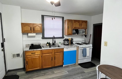 Rockford Apartment | Cozy apartment near downtown RFD