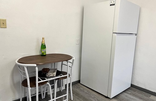 Rockford Apartment | Cozy apartment near downtown RFD