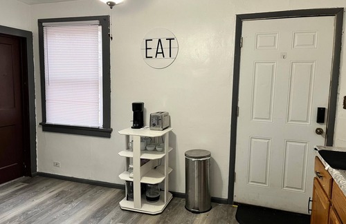 Rockford Apartment | Cozy apartment near downtown RFD