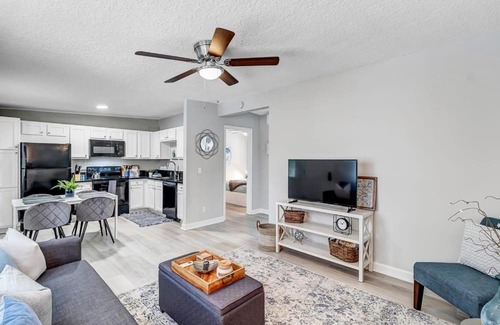 Oak Haven Apartment | Cozy Apartment on Shaded Street!