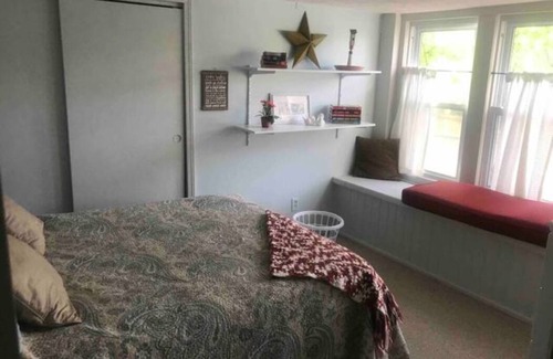Monticello House | Cozy Apartment on Tippecanoe River