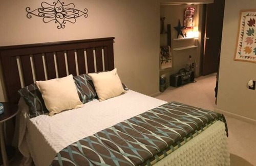 Monticello House | Cozy Apartment on Tippecanoe River