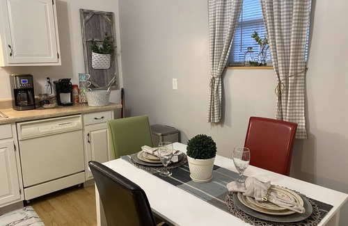 Kodak House | Cozy Apartment (sleeps 6)