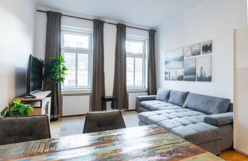 Neulerchenfeld Apartment | Cozy Apartment Steps Away from Subway Station