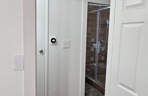 Garland Apartment | Cozy apartment/Studio in lovely Garland with WiFi, AC