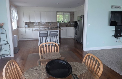 Coos Bay Apartment | Cozy apartment with bay view