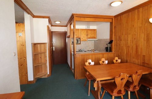 Le Lavachet Apartment | Cozy Apartment with Balcony, Ski-In/Ski-Out, Close to Shops - Pet Friendly