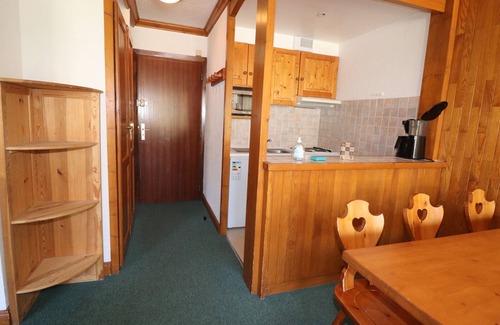 Le Lavachet Apartment | Cozy Apartment with Balcony, Ski-In/Ski-Out, Close to Shops - Pet Friendly