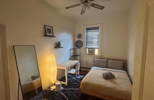 The Heights House | Cozy apartment with city skyline. Easy commute midtown Manhattan.
