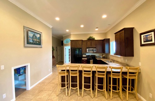 Payson House | Cozy Apartment with Loft, Theater Room, & Gorgeous Mountain Views! Sleeps 8
