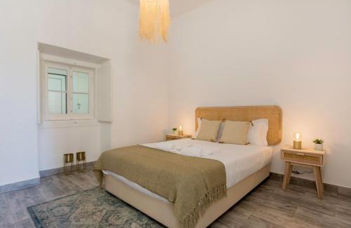 Carcavelos Apartment | Cozy Apartment with Patio near Carcavelos Beach