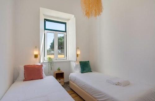 Carcavelos Apartment | Cozy Apartment with Patio near Carcavelos Beach