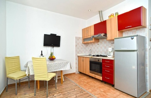 Fazana Apartment | Cozy Apartment With Shared Pool