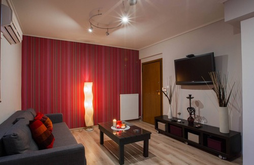 Agios Dimitrios Apartment | Cozy appartment with parking close to metro Ilioupoli