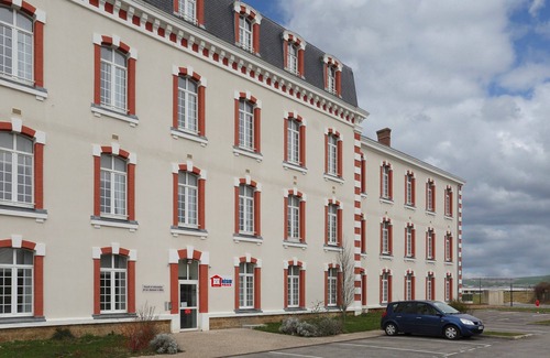 Epernay Condo | Cozy Apt w/Kitchen + Free Wi-Fi! On-Site Parking