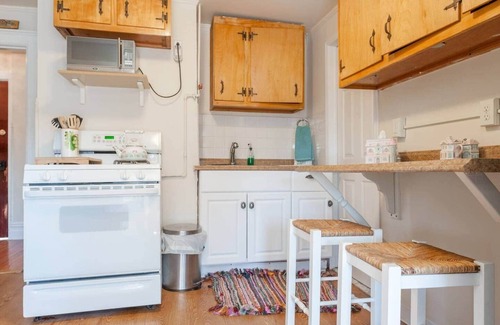 Montclair House | Cozy Apt Walkable to Shop, Eat & NYC Transport