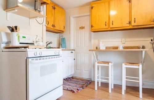 Montclair House | Cozy Apt Walkable to Shop, Eat & NYC Transport
