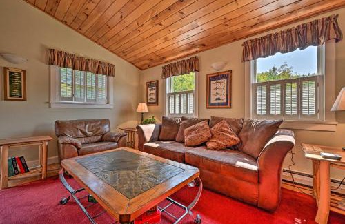 Moscow Apartment | Cozy Apt with Hot Tub and Deck, 10 Mi to Stowe Resort!