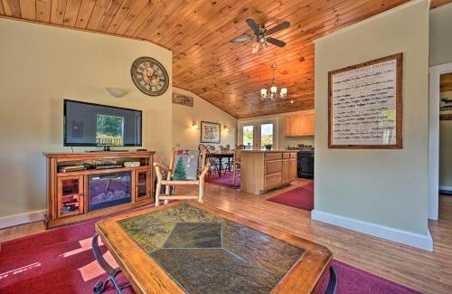Moscow Apartment | Cozy Apt with Hot Tub and Deck, 10 Mi to Stowe Resort!