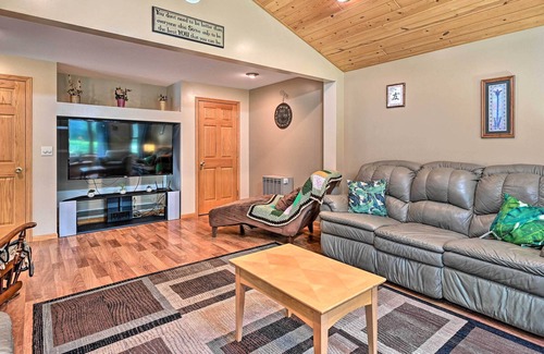 Arkdale House | Cozy Arkdale Home w/ Fire Pit, Walk to Lake!