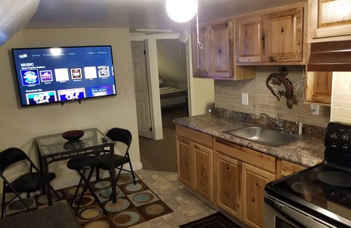 Ashland Apartment | Cozy Ashland apartment near Lakes, Skiing, Hiking, PSU