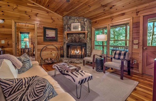 Blue Ridge Cabin | Cozy Aska Cabin by Escape to Blue Ridge