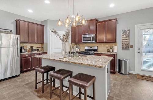Riverdale House | Cozy Atlanta home near the airport - 3 miles