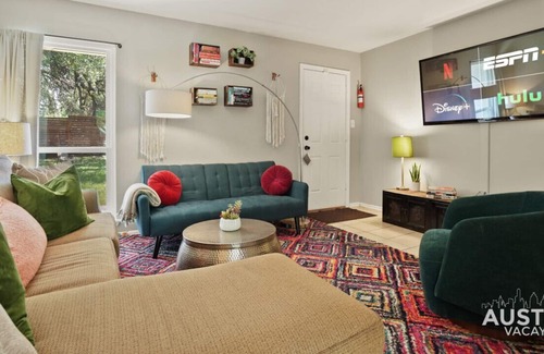 East Congress House | Cozy Austin Haven w/ Enclosed Patio and Backyard