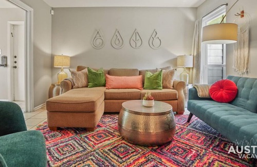 East Congress House | Cozy Austin Haven w/ Enclosed Patio and Backyard