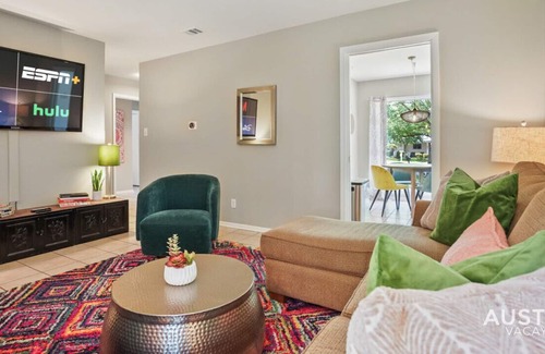 East Congress House | Cozy Austin Haven w/ Enclosed Patio and Backyard