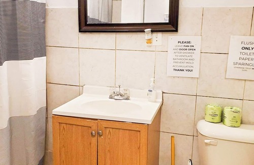 Ocean Hill Bed & Breakfast | Cozy B&B with 1 bedroom and WiFi, AC in fabulous Brooklyn