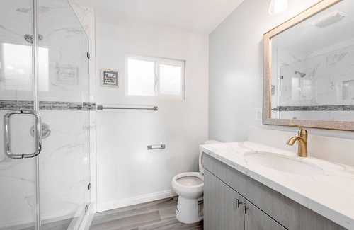 La Puente House | Cozy back house/ In-law suite for 4; 2 beds!
