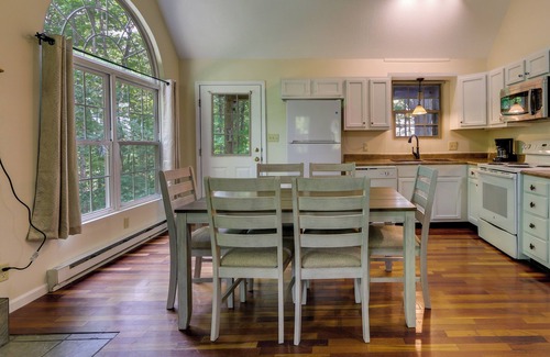 Cynthiana House | Cozy Bainbridge Retreat w/Fireplace + Deck!