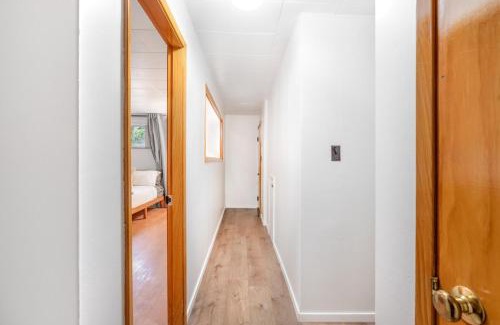 Burnaby Apartment | Cozy Basement 1 BR Suite King & Queen Beds, Sleeps 6, Street Parking