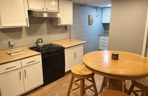 Powder Springs Apartment | Cozy basement apartment.